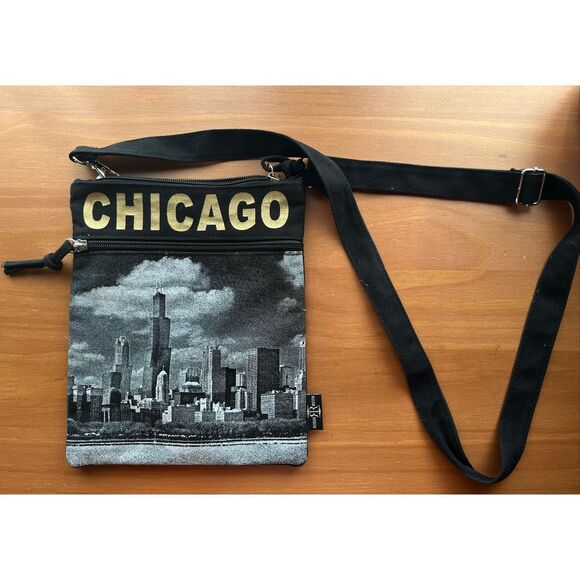 Robin Ruth Small Black Canvas Chicago Souvenir Crossbody Bag/Purse - Picture 1 of 2
